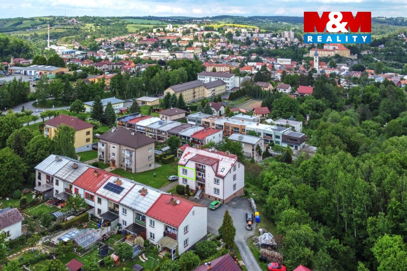 dům a okolí