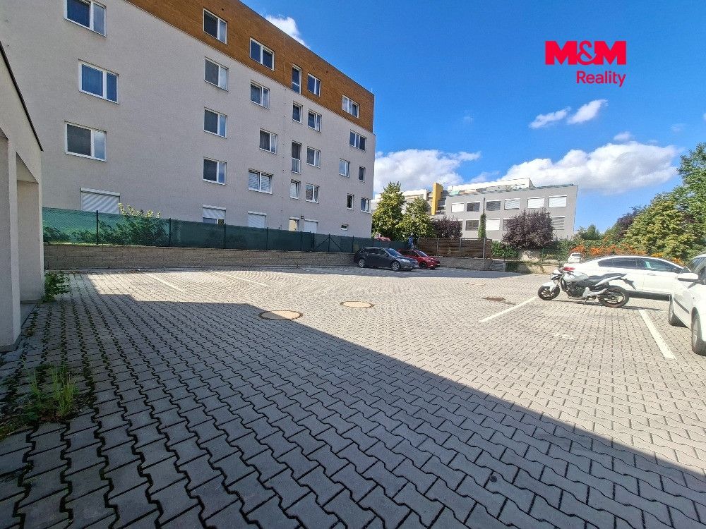 Pohled na parkoviště