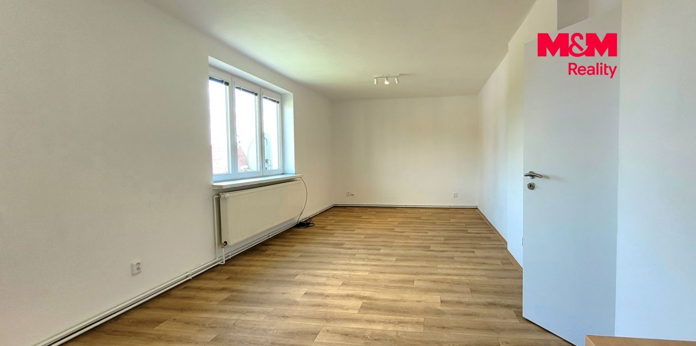 Obývací pokoj s kuchyní