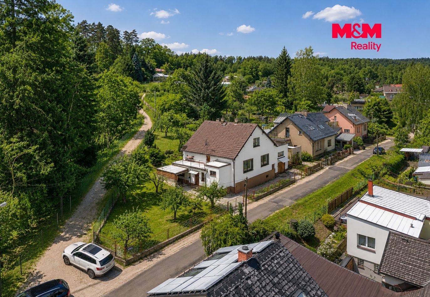 foto z dronu upraveno umělou inteligencí