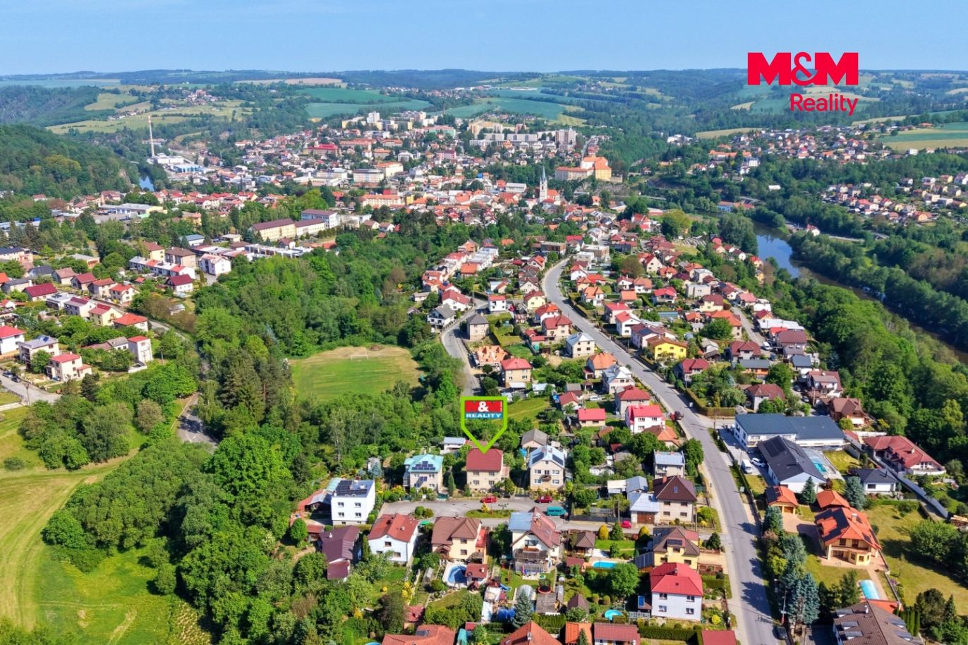 Dům a okolí