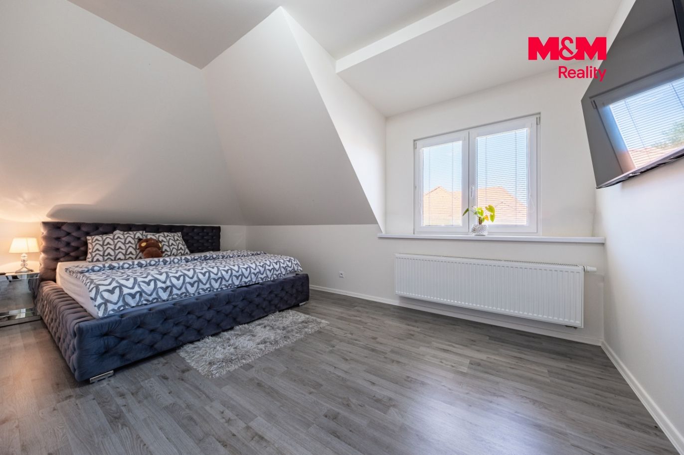 Prodej rodinného domu, 379 m², Mukařov, ul. Do Vrchu