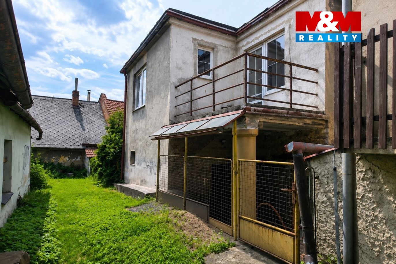 Pohled a vstup z ulice Na Barborce/Zruč nad Sázavou