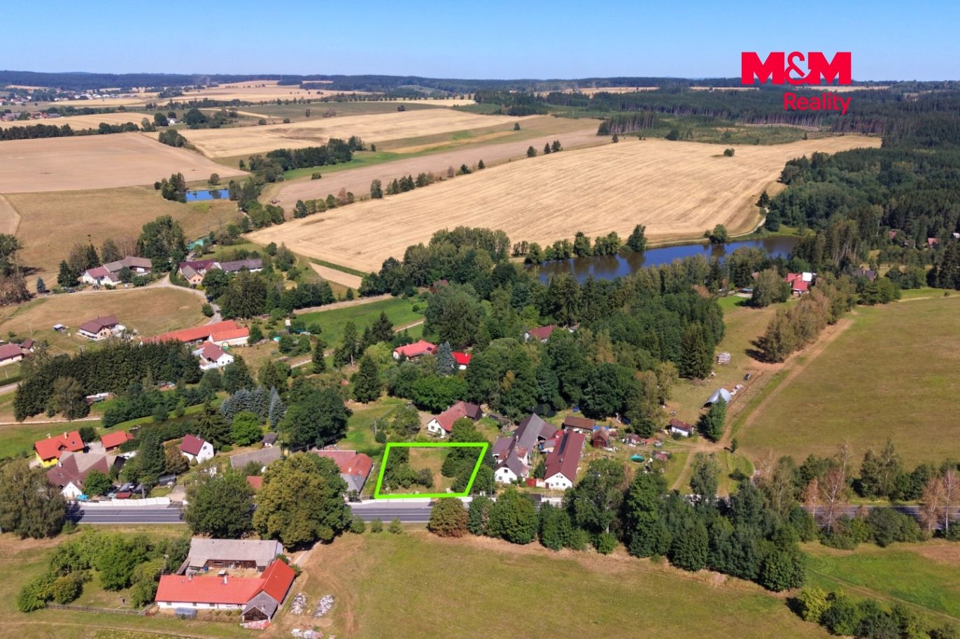 pozemek a okolí