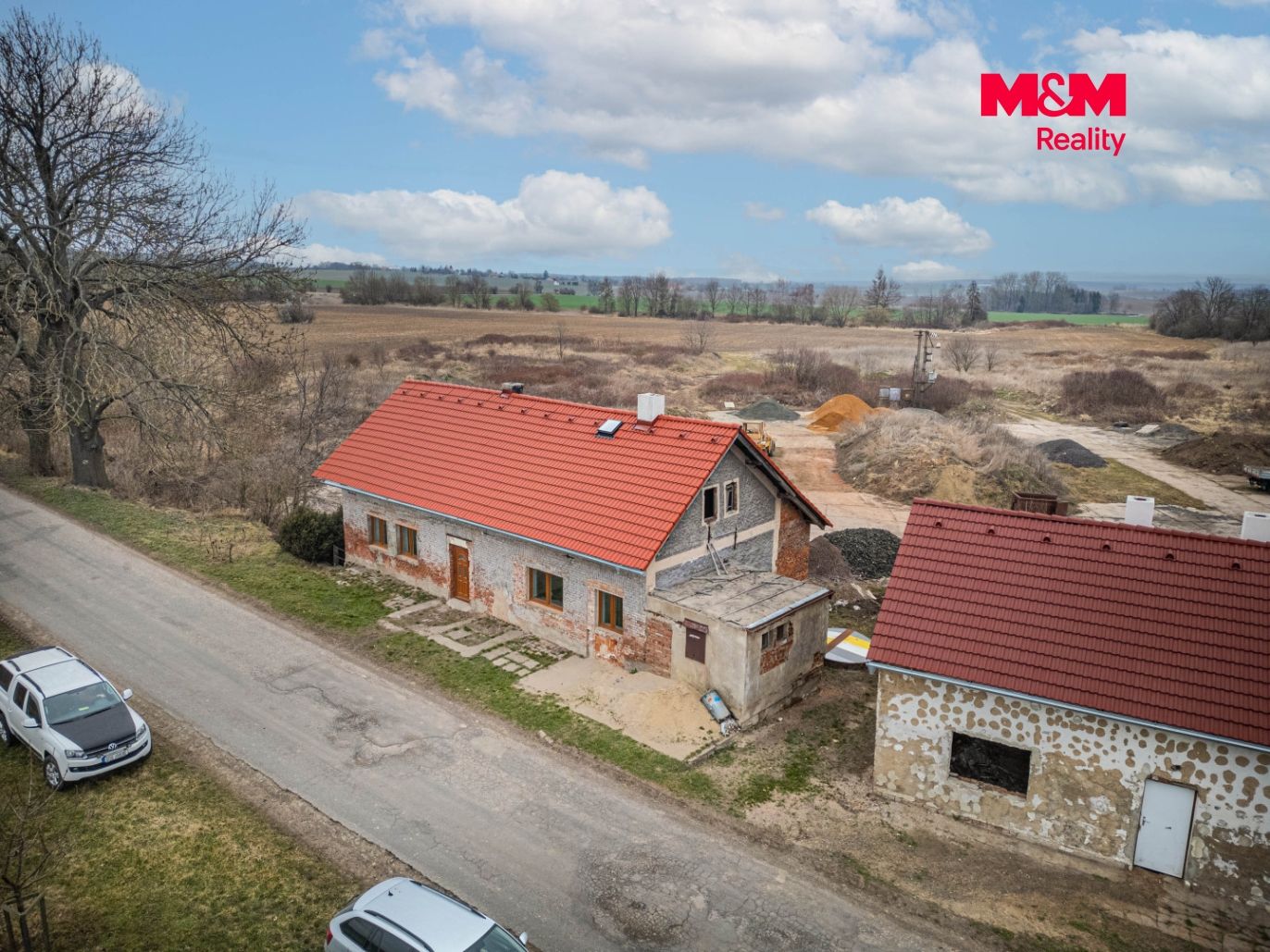 Dům