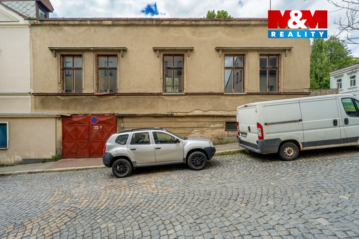 Dům