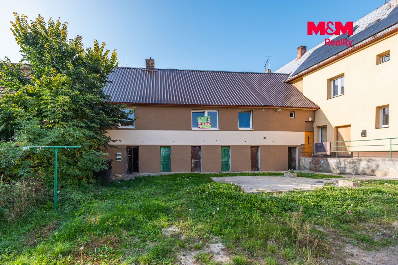 pohled na dům ze dvora