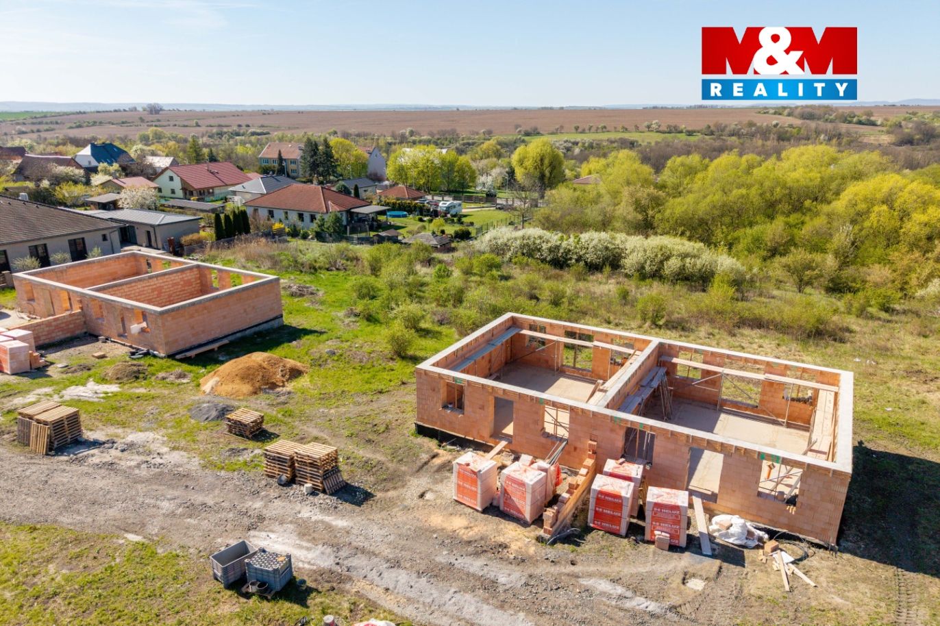 Pohled na nemovitost a okolí