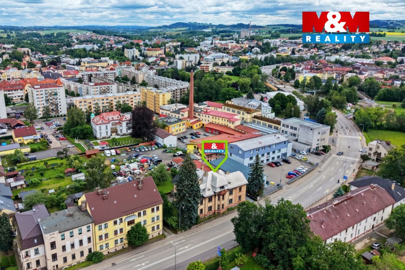 dům a okolí
