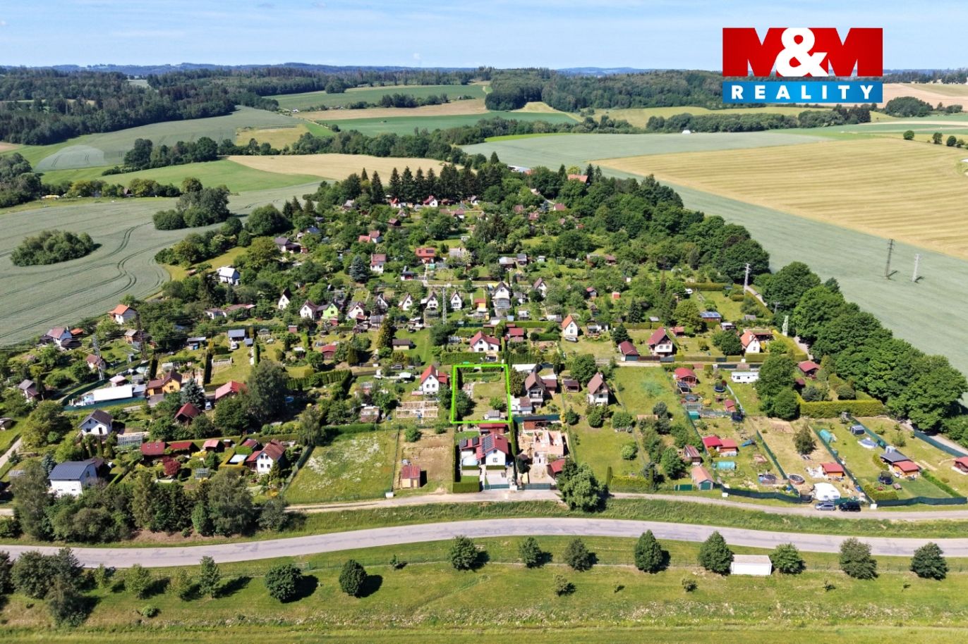 pozemek a okolí