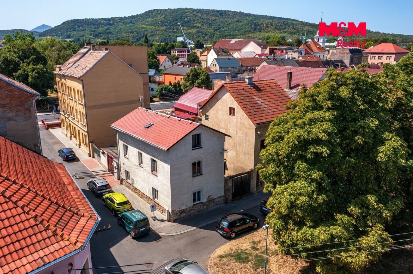 Pohled na dům a okolí