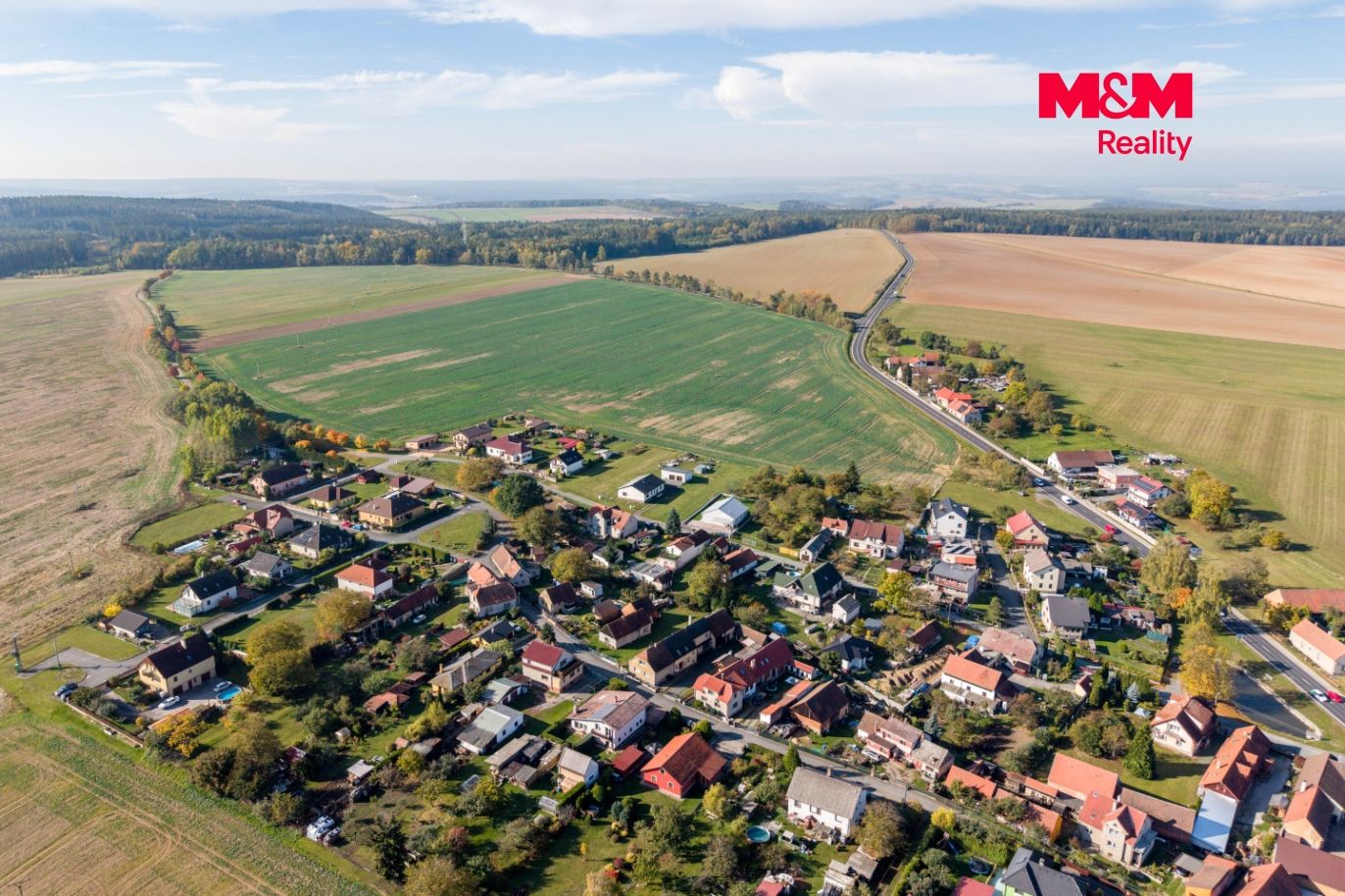 Letecký pohled na nemovitosti a okolí