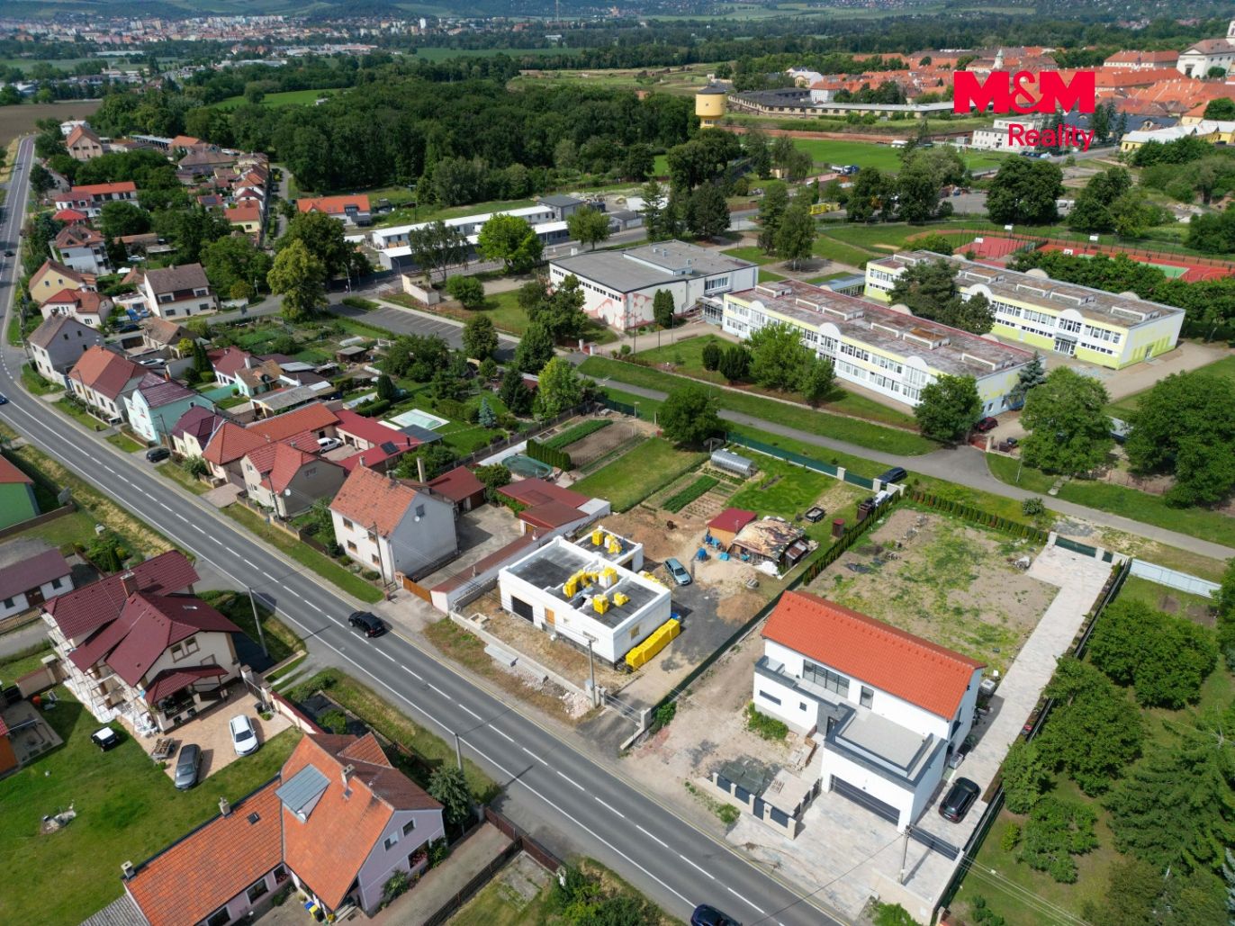 pozemek s domem