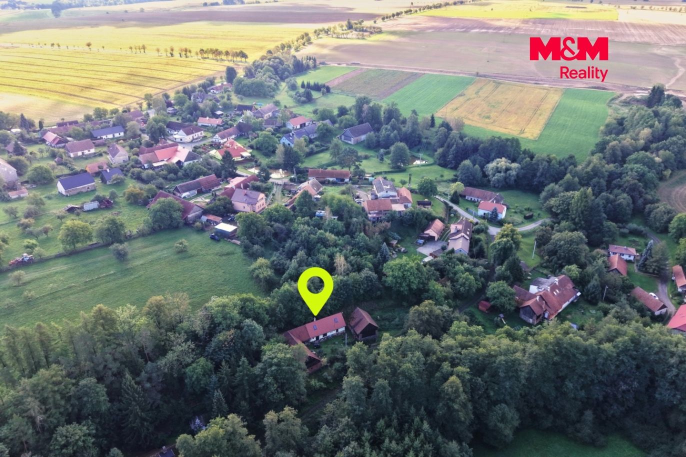 dům a okolí