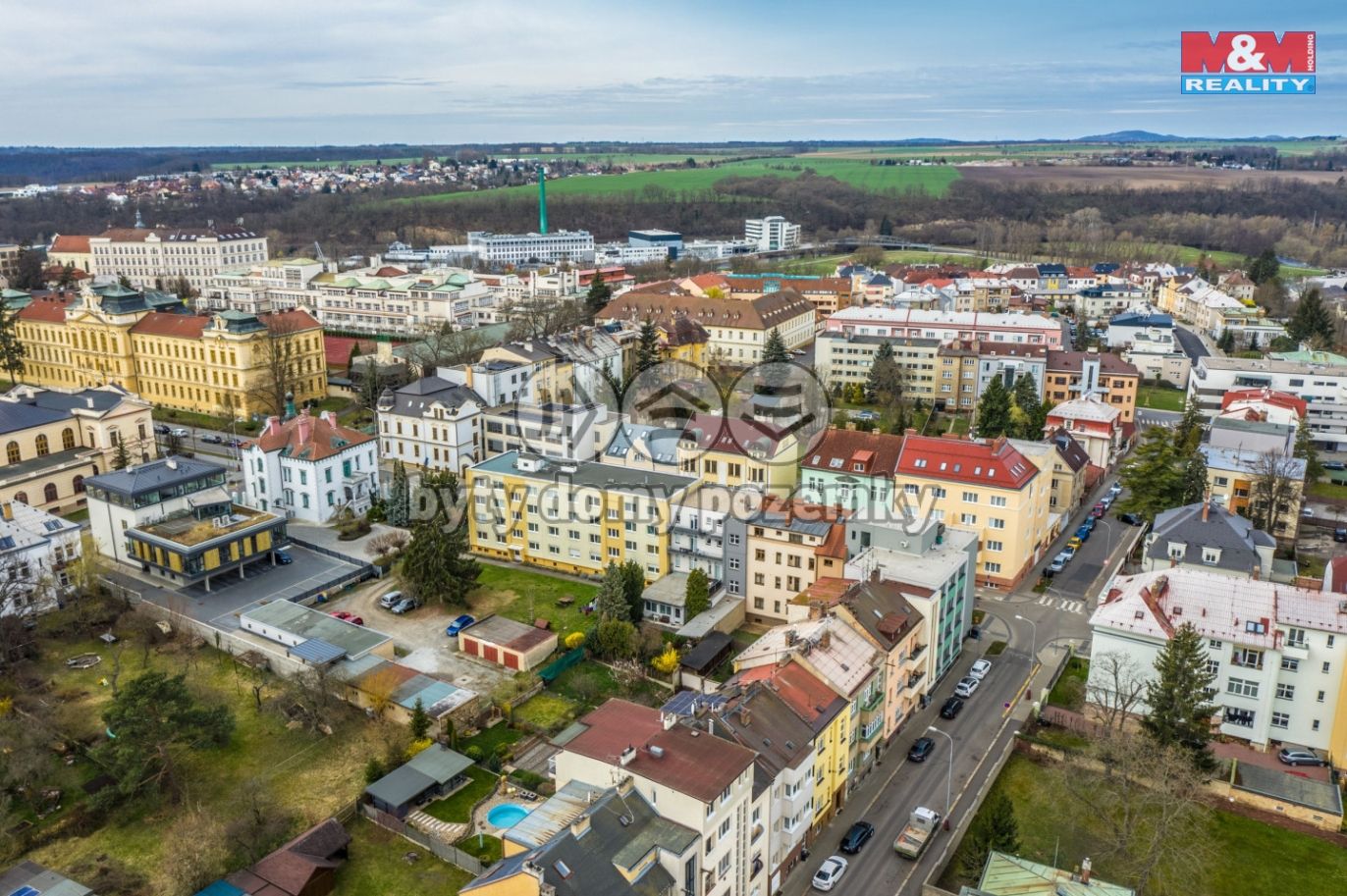 Pohled na dům a okolí