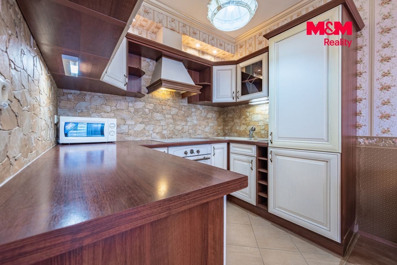 Pronájem bytu 2+kk, 60 m², v Praze, ul. Hornoměcholupská