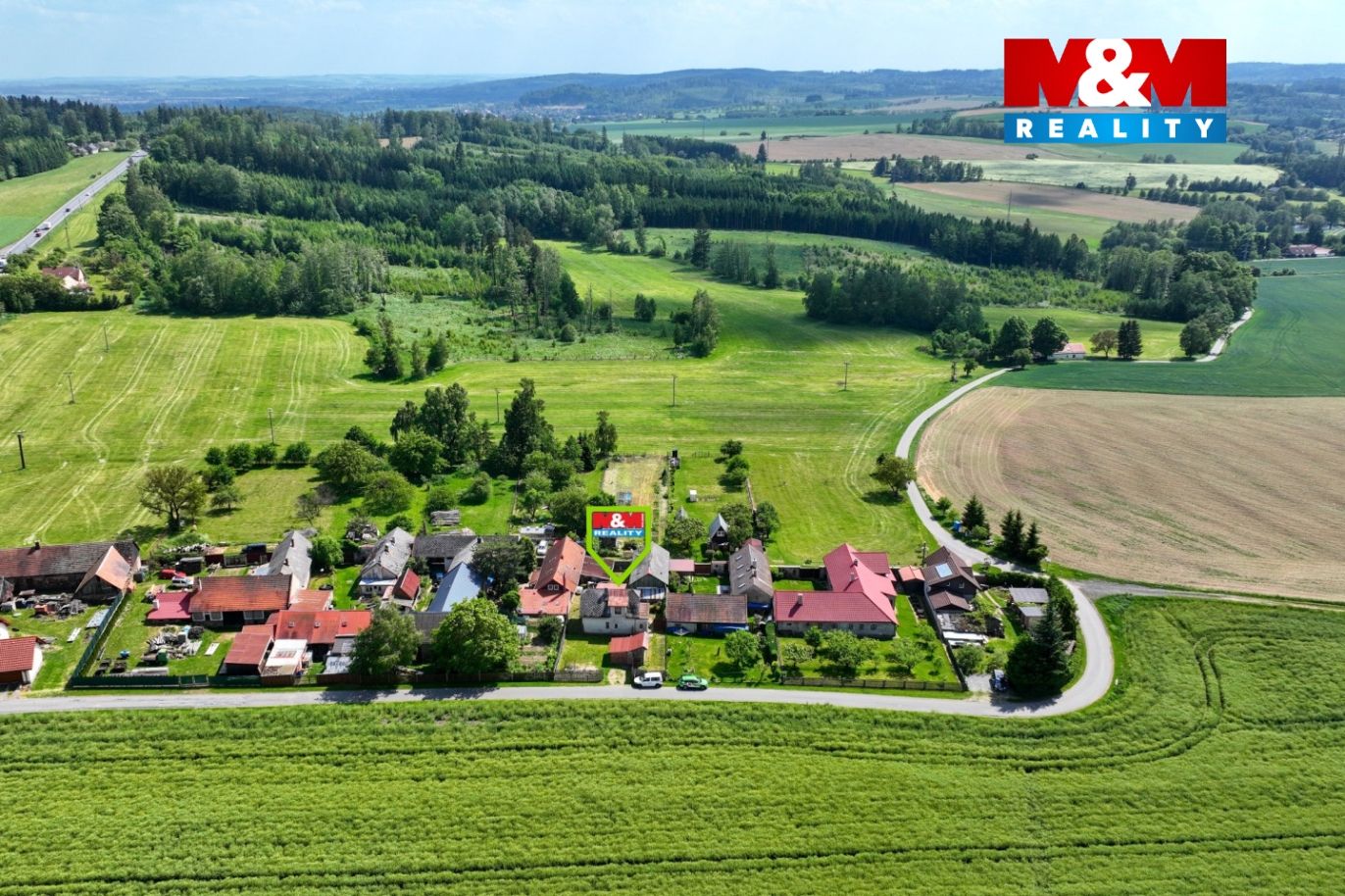 dům a okolí