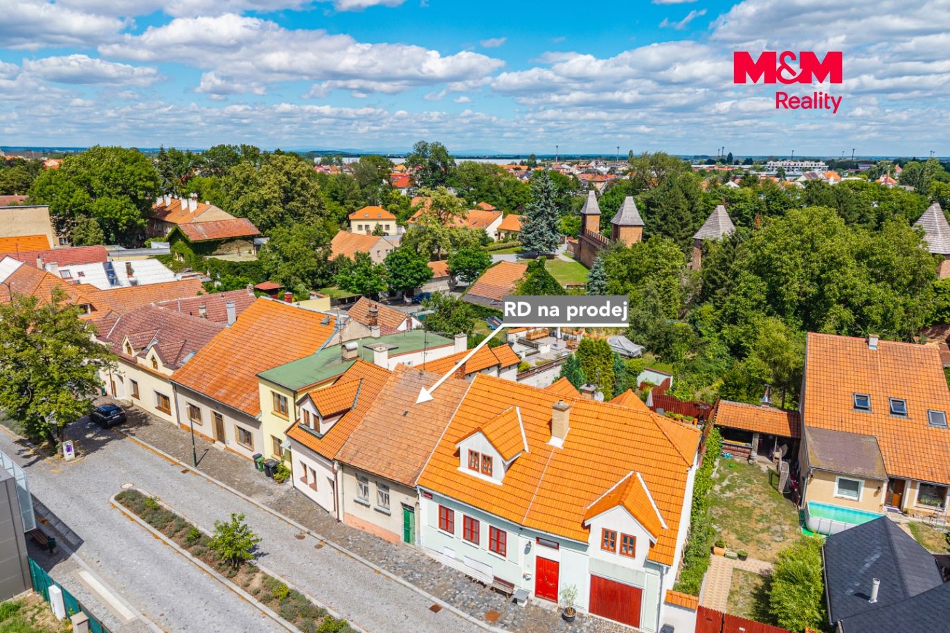 Dům