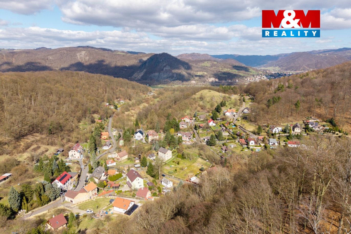 Pohled na pozemek a okolí