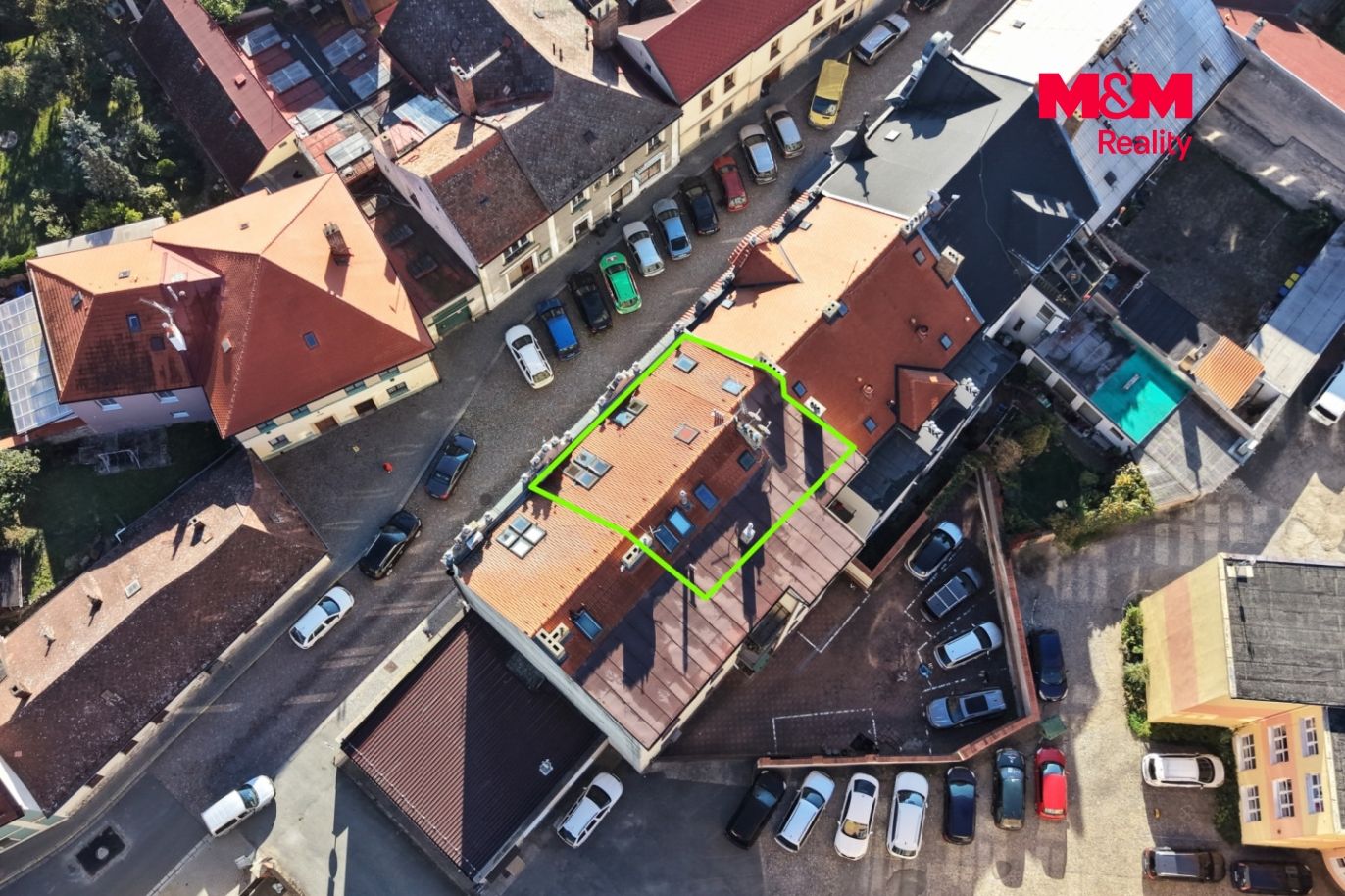Dům a okolí