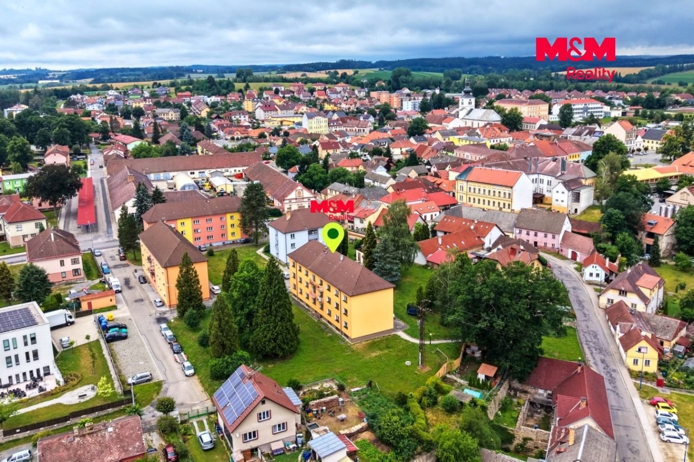 Dům a okolí