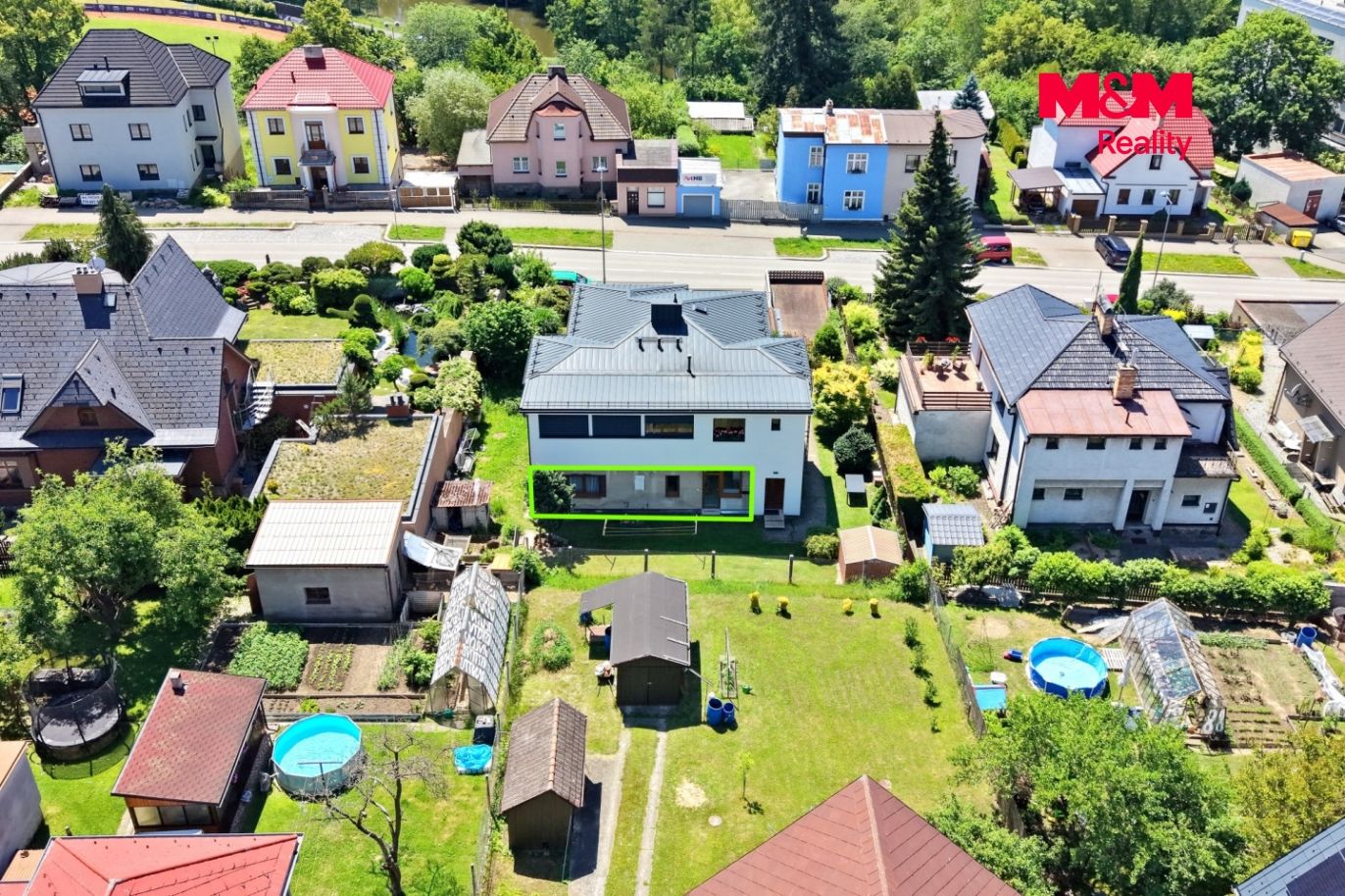 Dům a okolí