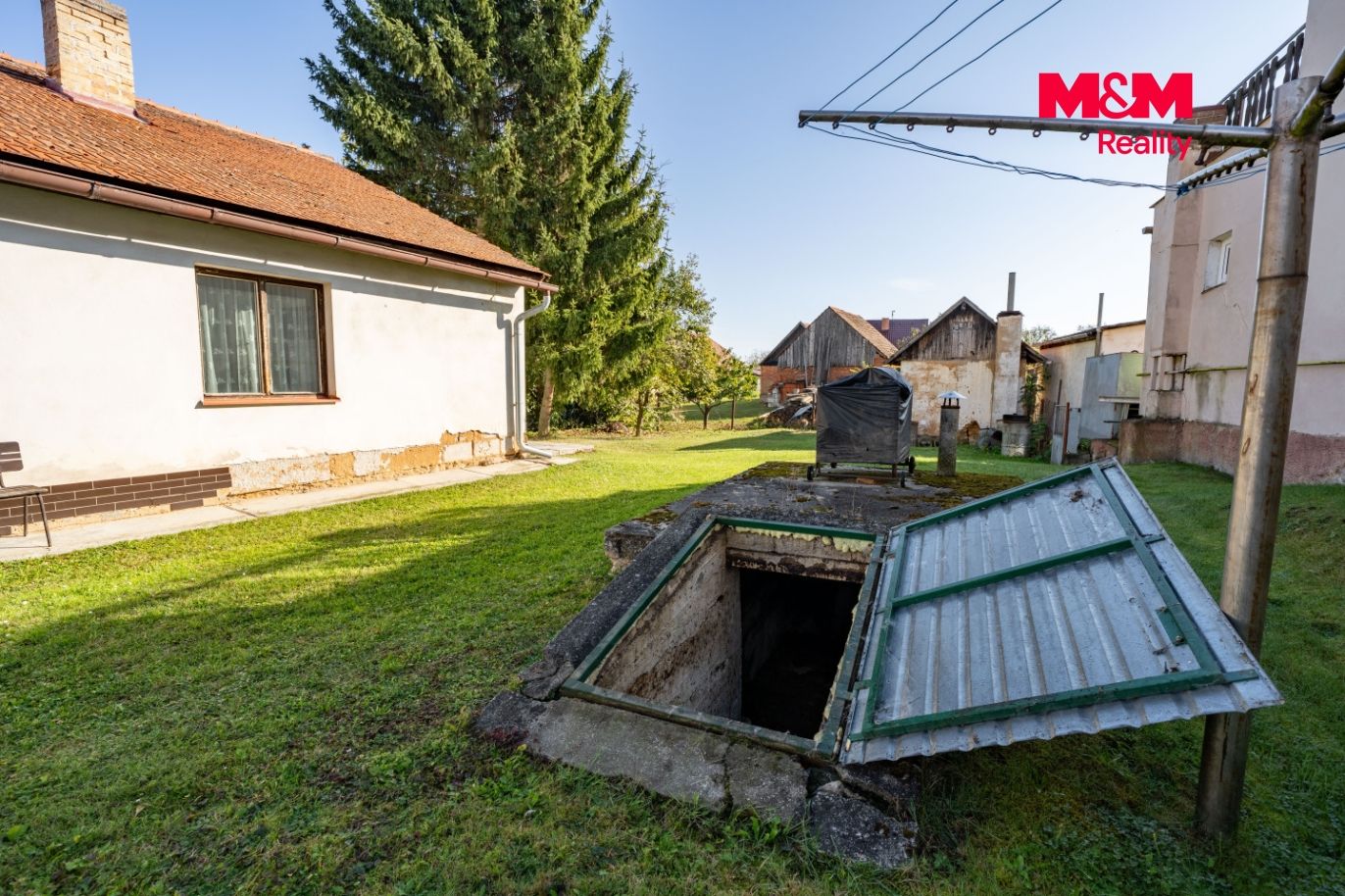 Sklep na zahradě