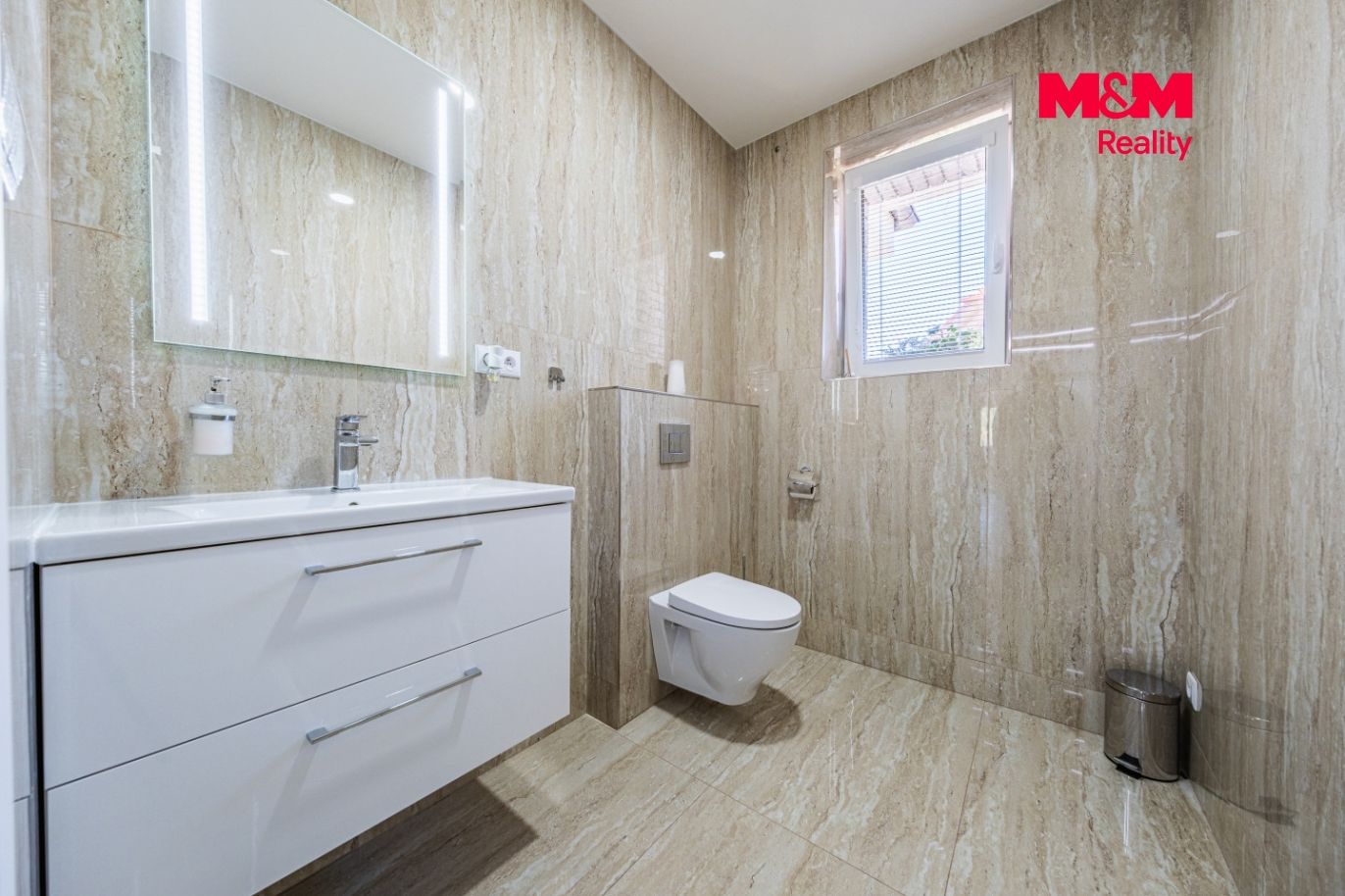 Prodej rodinného domu, 379 m², Mukařov, ul. Do Vrchu