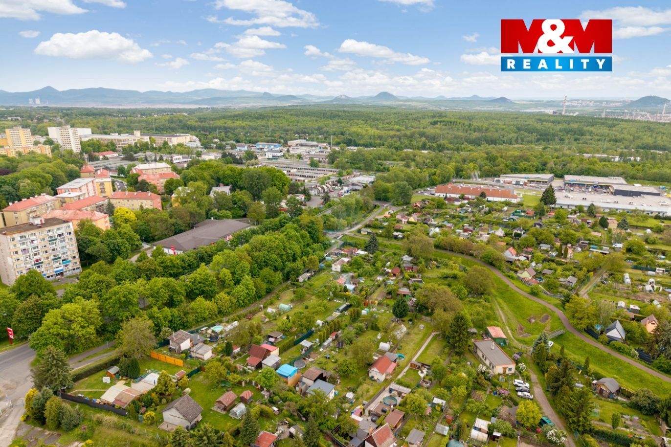 Pohled na chatu a okolí