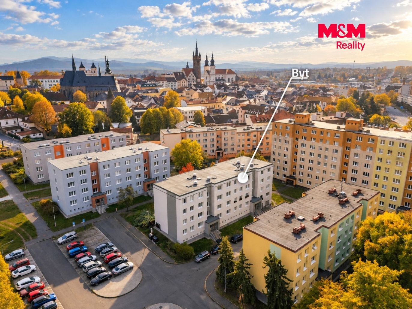 Podzimní pohled na město s bytem „Byt“.jpg