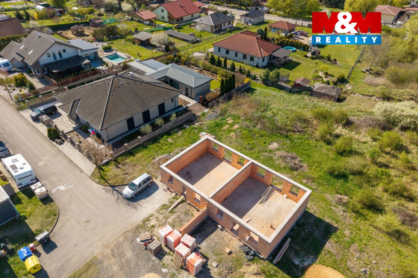Pohled na nemovitost a okolí