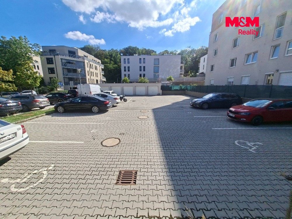 Pohled na parkoviště
