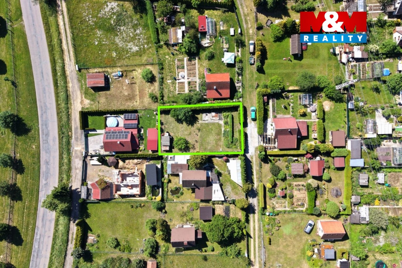 pozemek a okolí