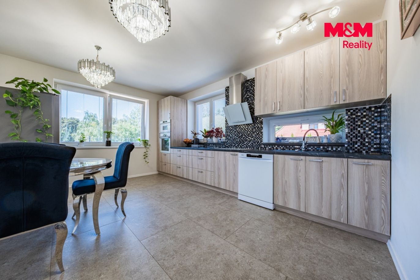 Prodej rodinného domu, 379 m², Mukařov, ul. Do Vrchu