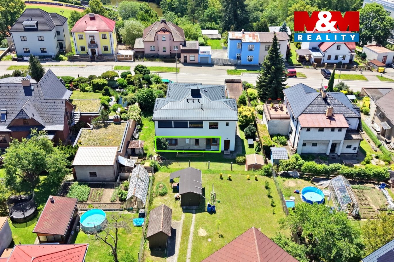 Dům a okolí