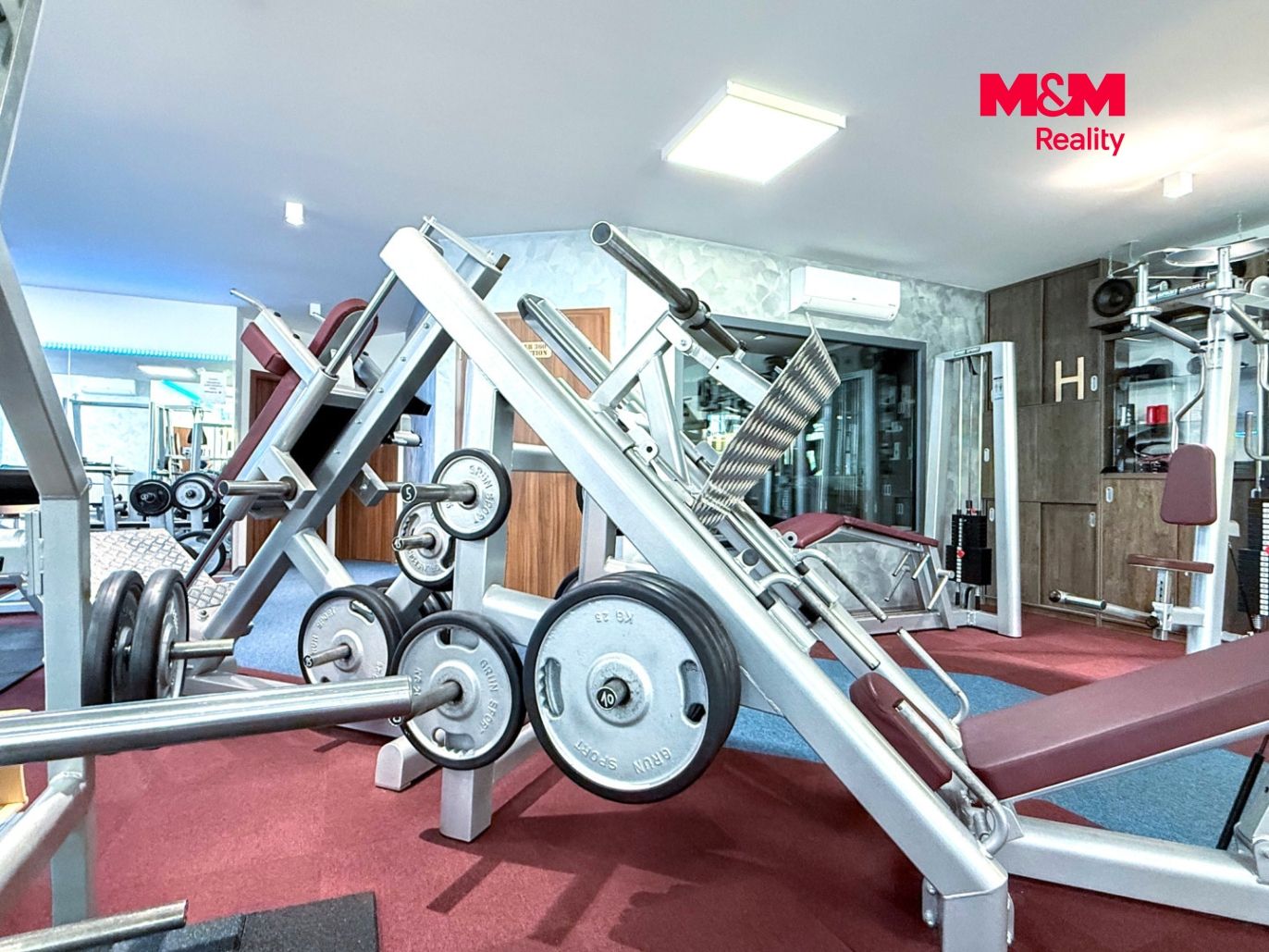 Prostor  fitness centra - vybavení