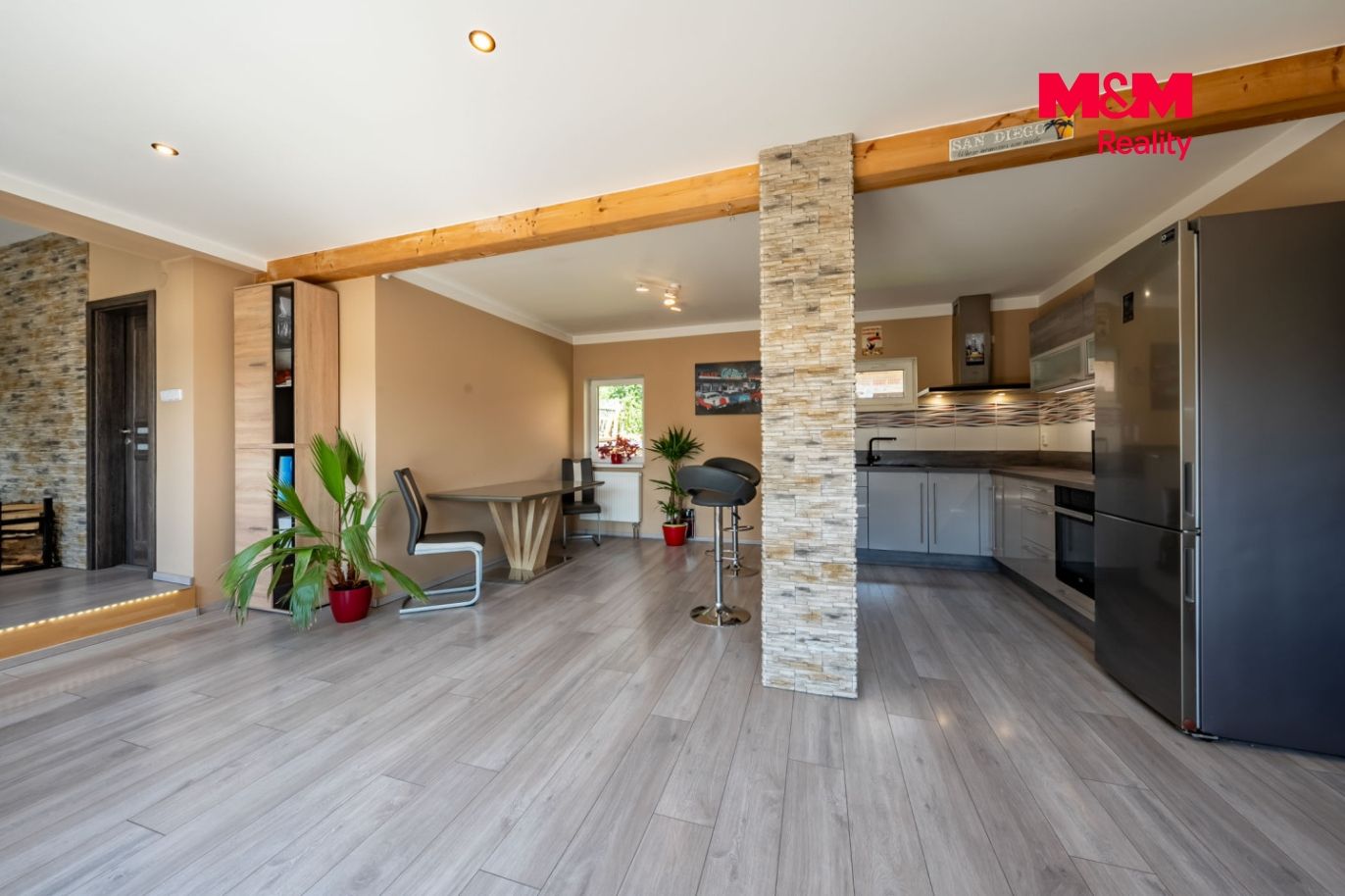 Obývací pokoj s kuchyňským koutem bytu 2+kk 108 m² 