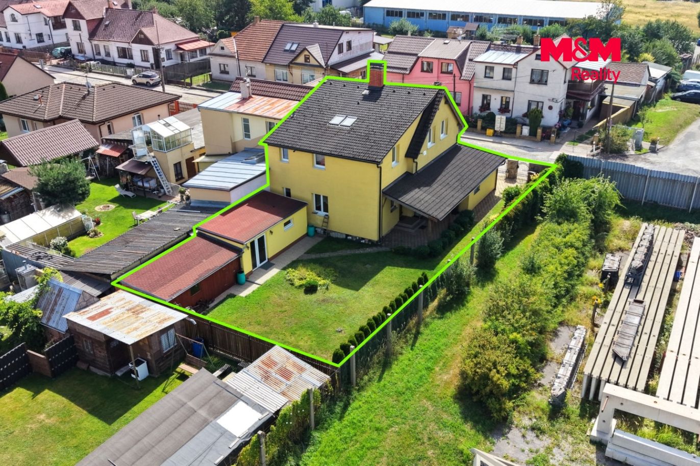 Dům a okolí