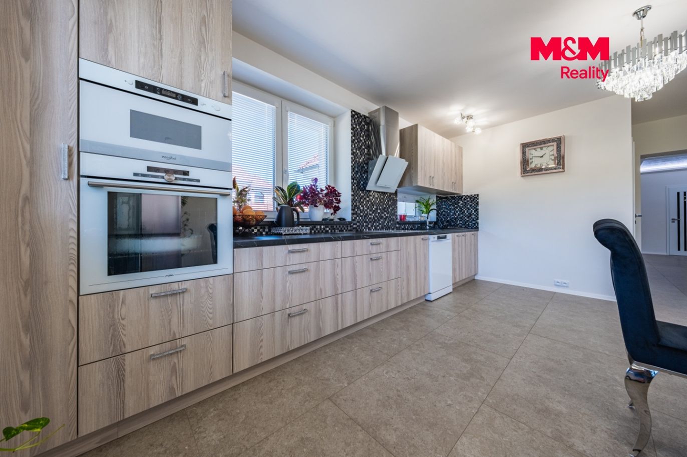 Prodej rodinného domu, 379 m², Mukařov, ul. Do Vrchu