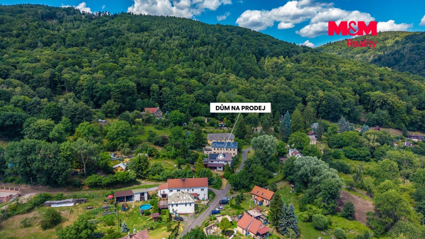 Pohled na dům a okolí