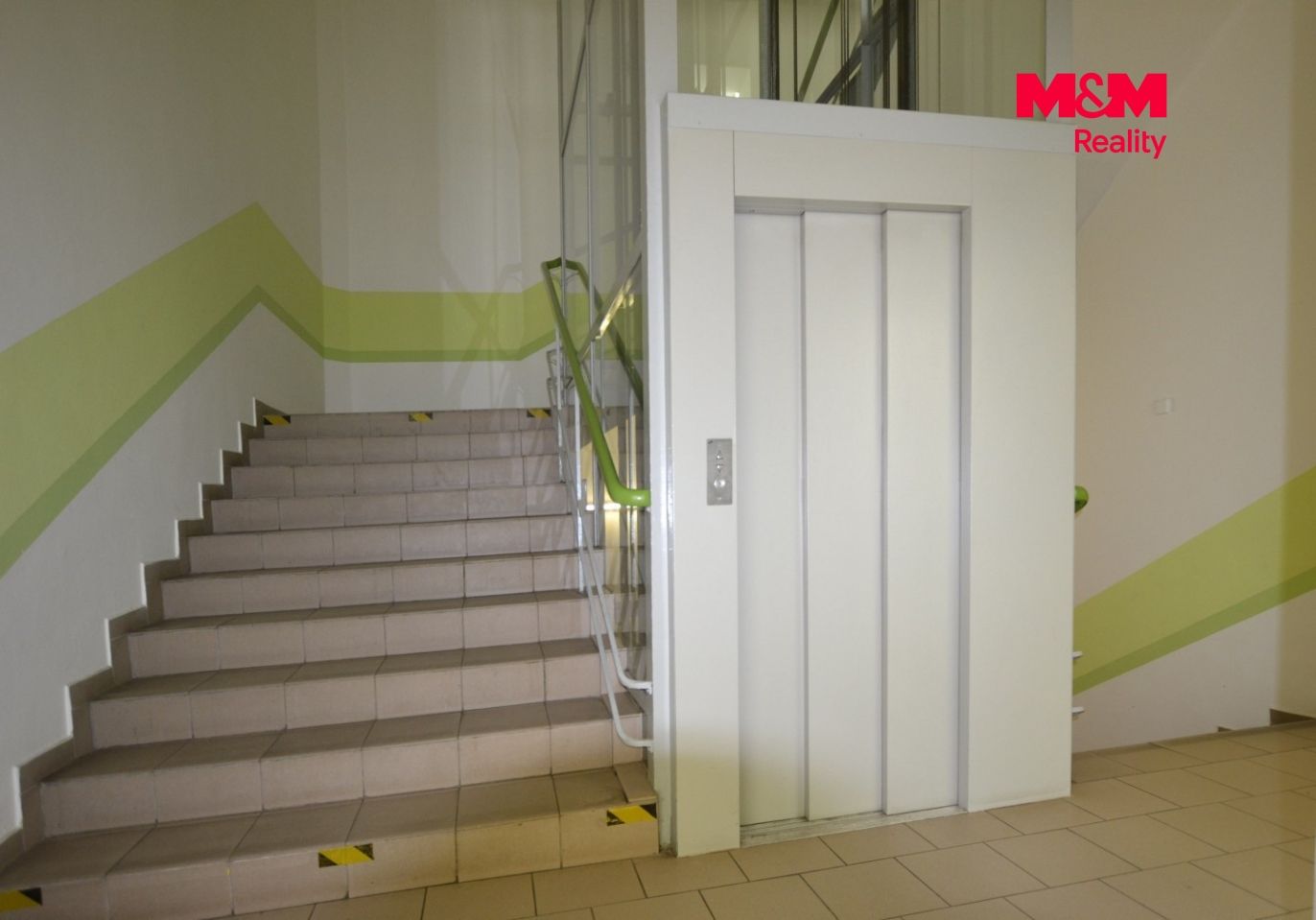 24a735bd-18de-4797-b45e-76a80e5ac82e.jpg