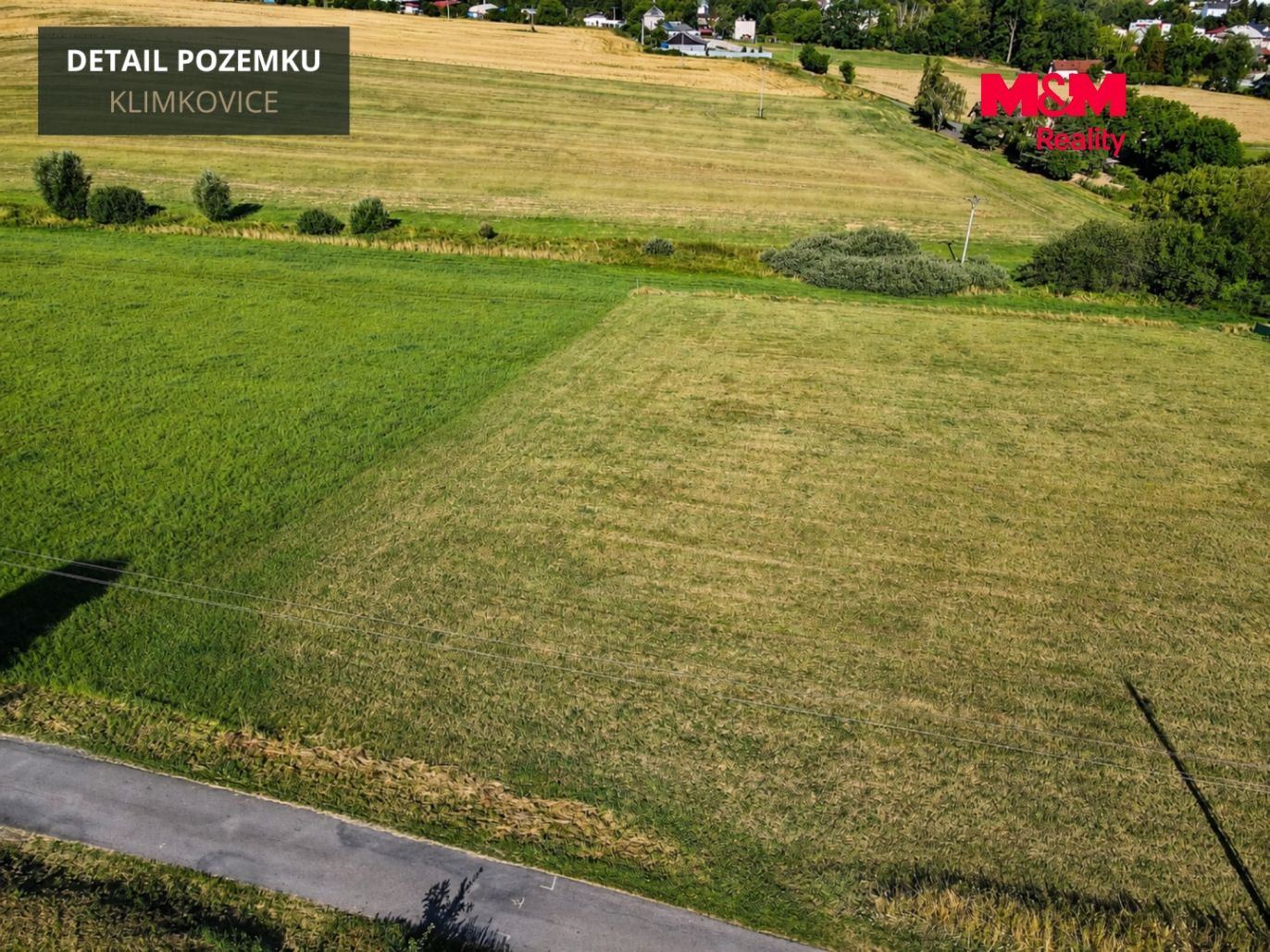 Detail pozemku před využitím k stavbě