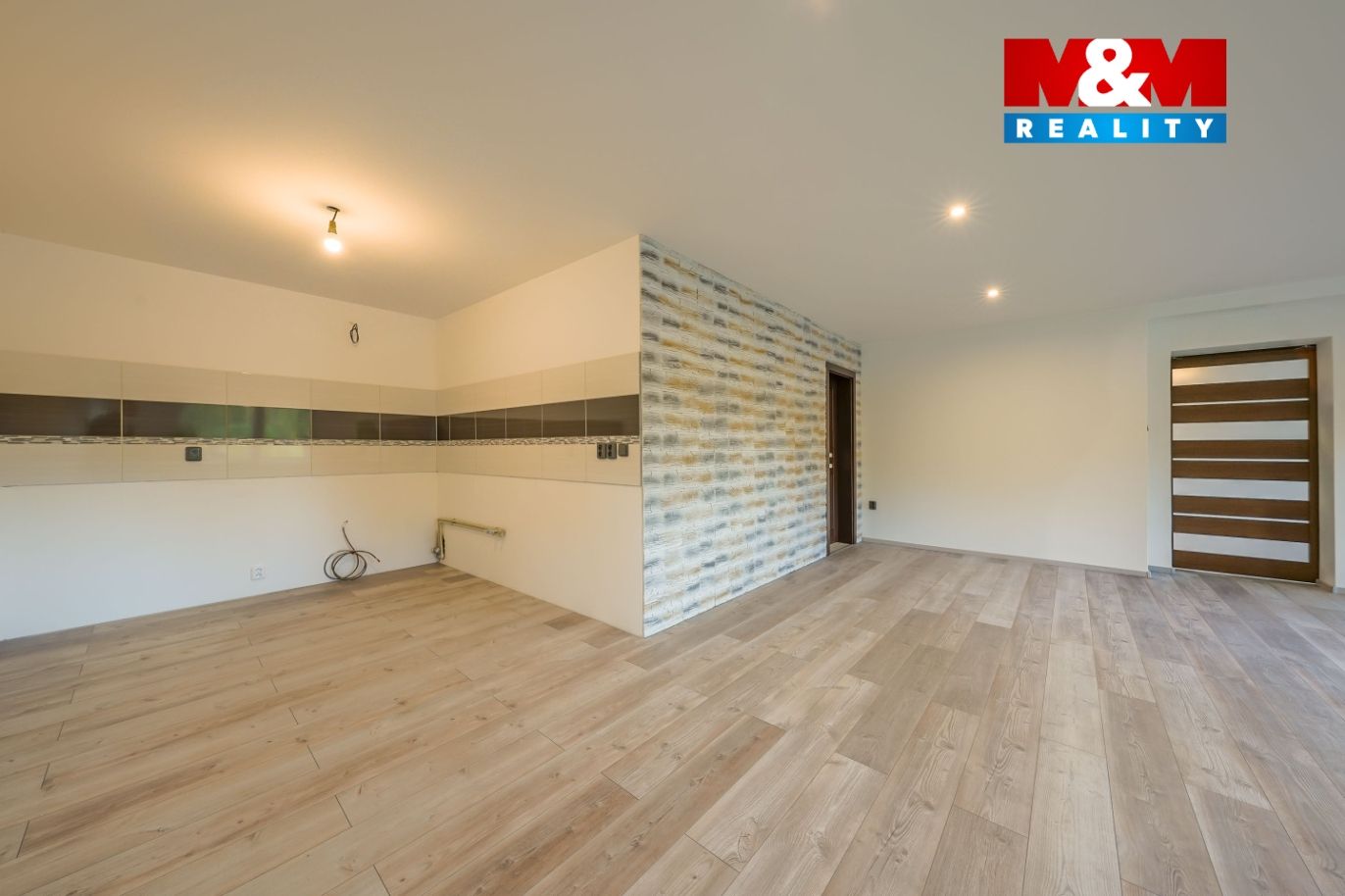 Obývací pokoj s kuchyňským koutem bytu 2+kk  75 m² 