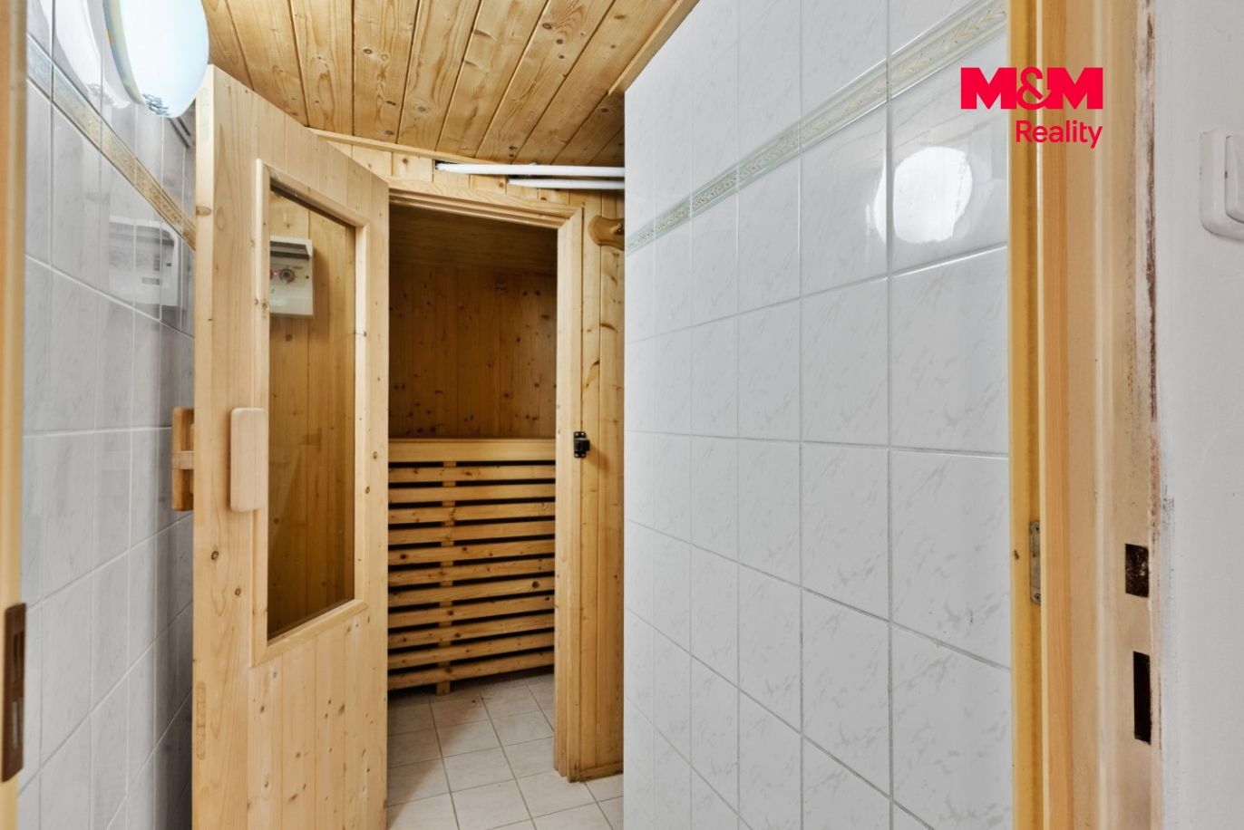 ¨Sauna v suterénu s sprchou.jpg
