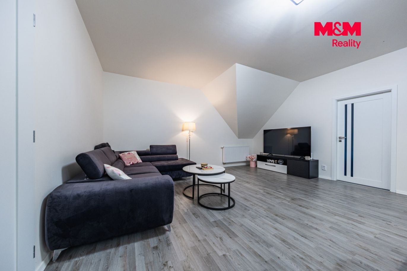 Prodej rodinného domu, 379 m², Mukařov, ul. Do Vrchu