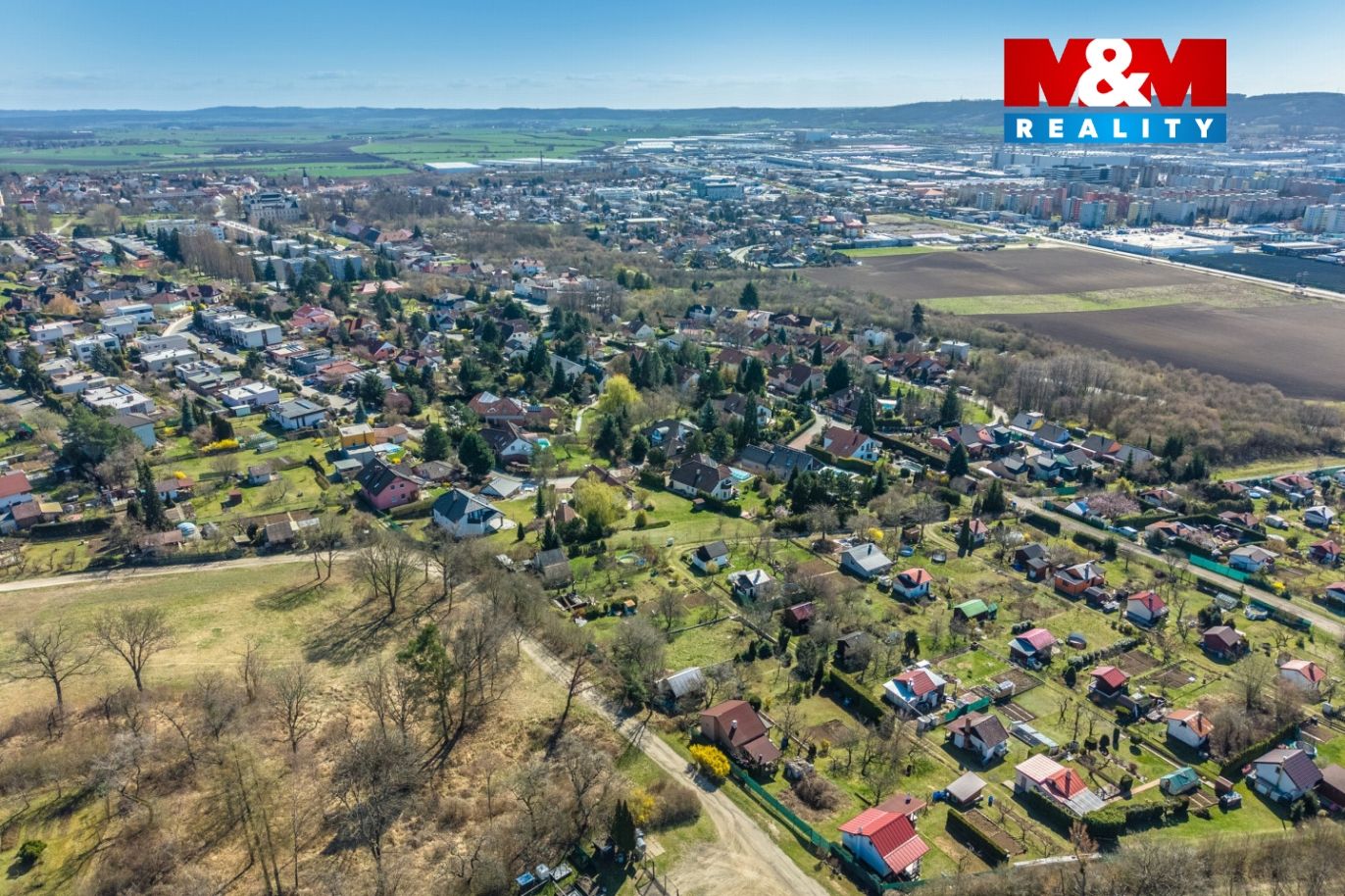 Pohled na zahradu a okolí