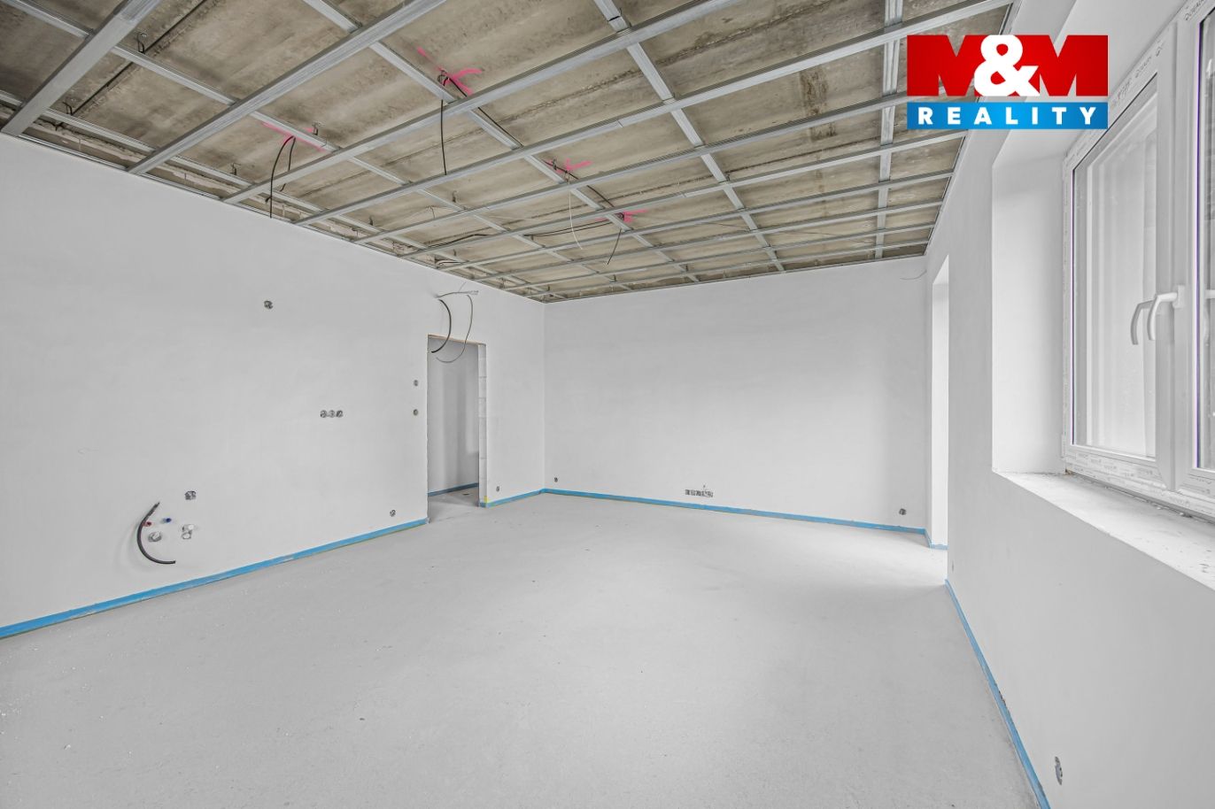 byt 3+kk, obývací pokoj + kk