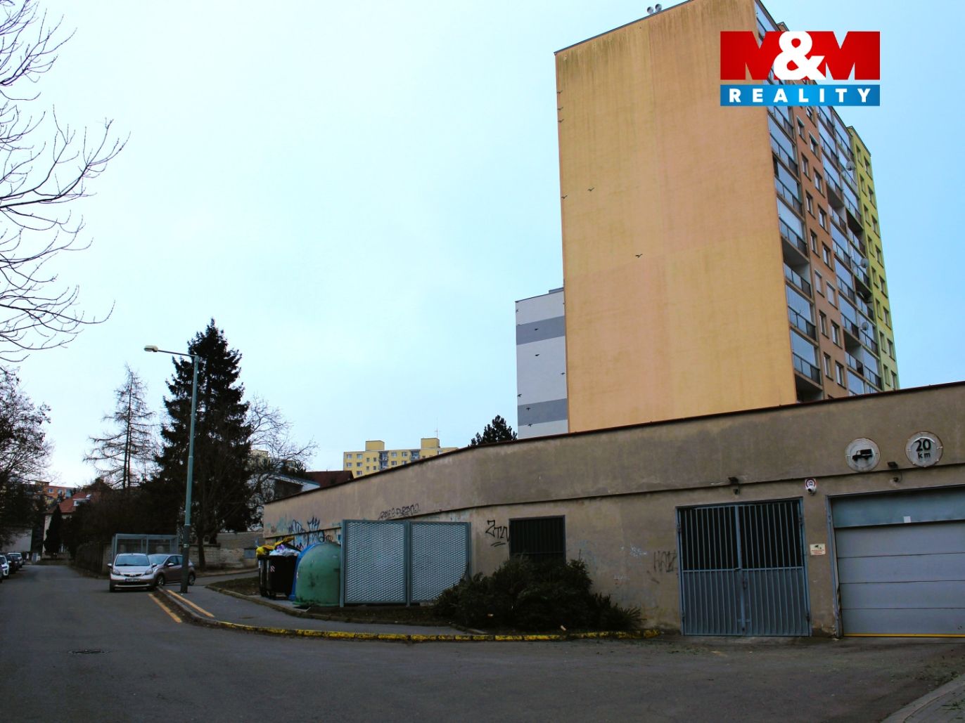 vjezd z ulice Růženínská.jpg
