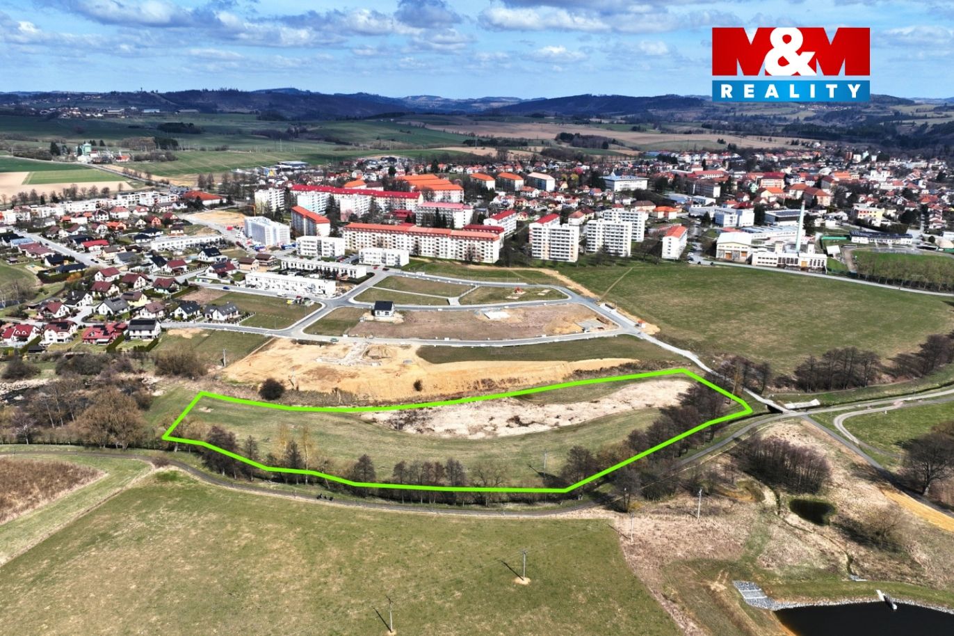 pozemek a okolí