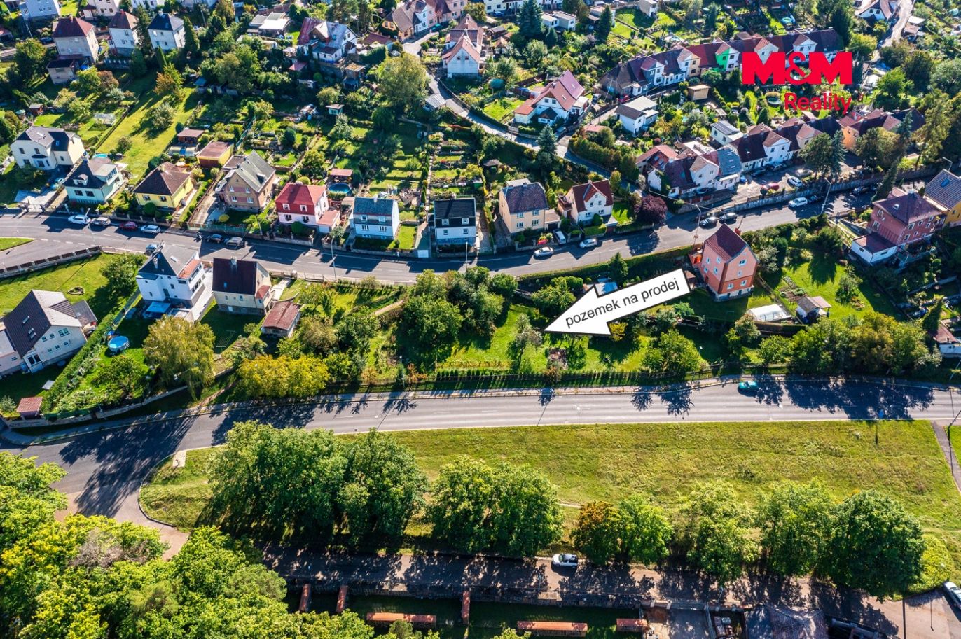 pohled na pozemek